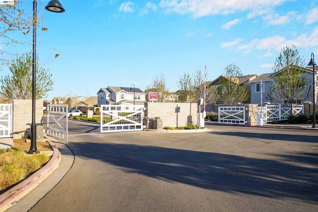 5323 Potter Valley Ln, Antioch, CA 94531