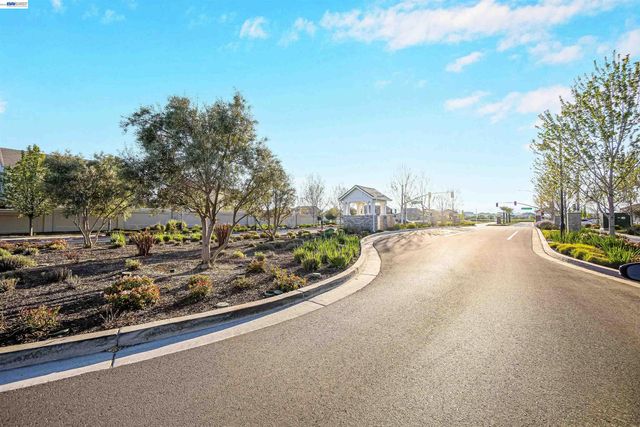 5323 Potter Valley Ln, Antioch, CA 94531