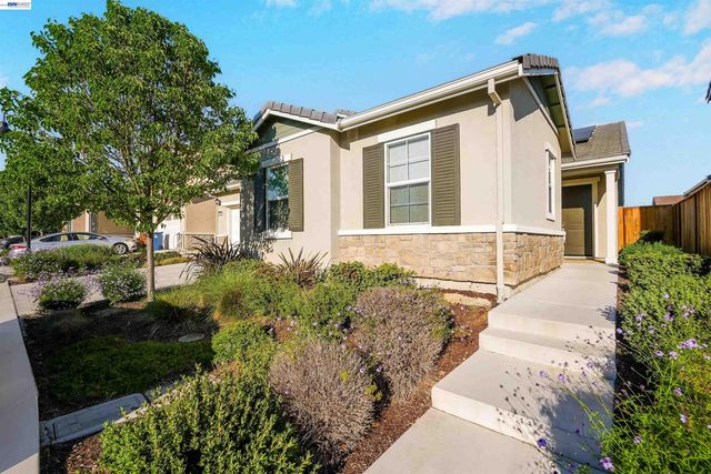 5323 Potter Valley Ln, Antioch, CA 94531