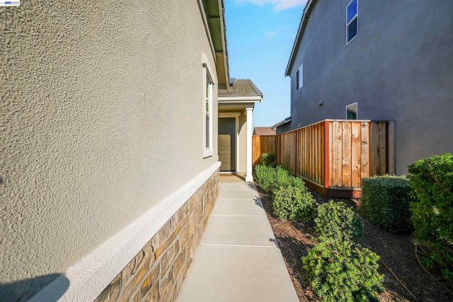 5323 Potter Valley Ln, Antioch, CA 94531