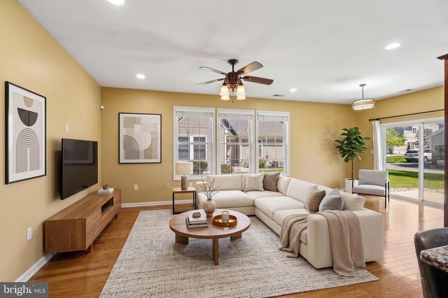7 HORSESHOE PL, Chesterfield, NJ 08515