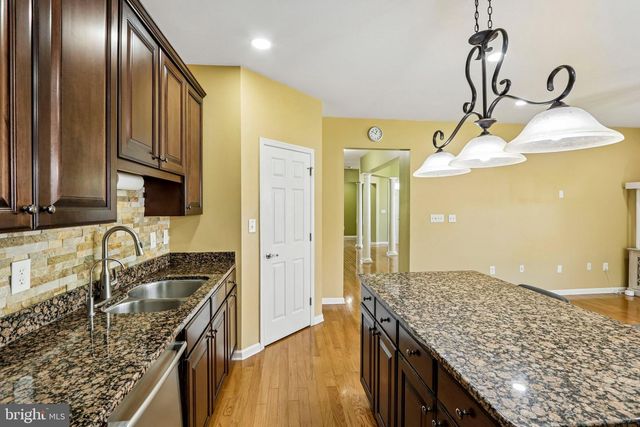 7 HORSESHOE PL, Chesterfield, NJ 08515