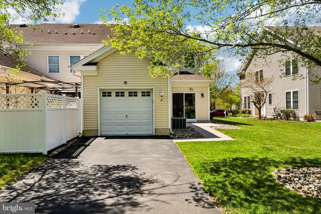 7 HORSESHOE PL, Chesterfield, NJ 08515