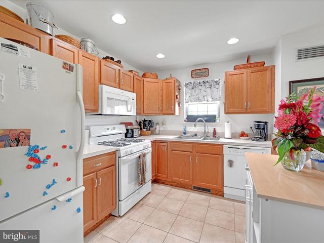39 HERON DR, Denver, PA 17517
