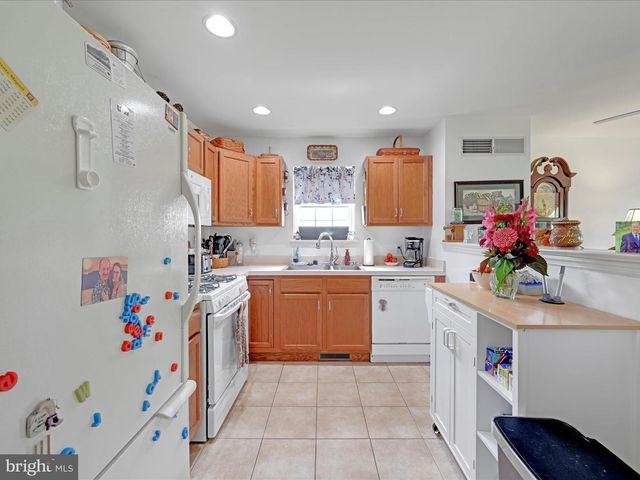 39 HERON DR, Denver, PA 17517