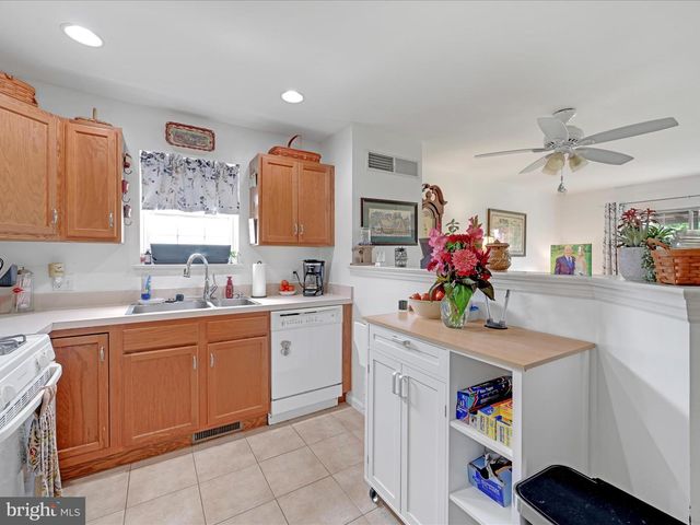 39 HERON DR, Denver, PA 17517