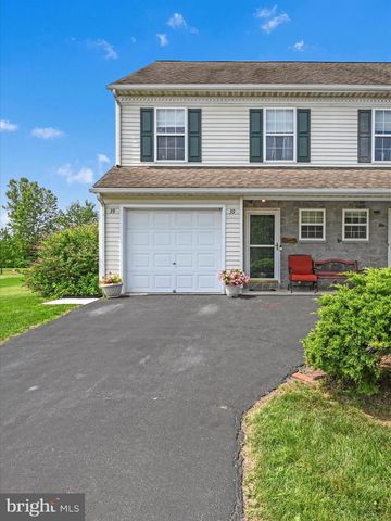 39 HERON DR, Denver, PA 17517