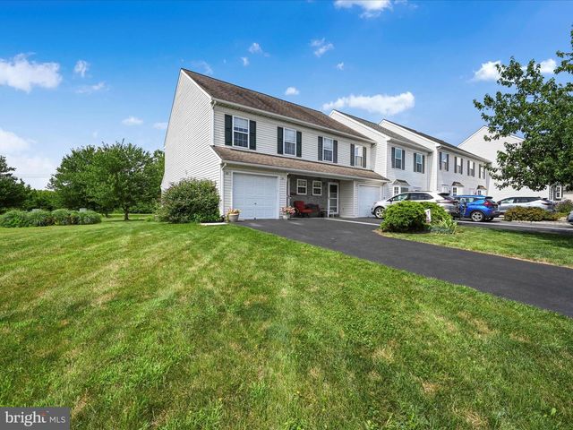 39 HERON DR, Denver, PA 17517