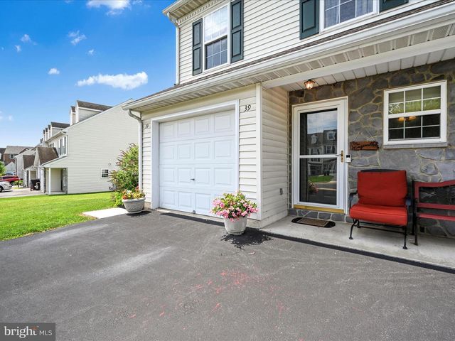 39 HERON DR, Denver, PA 17517
