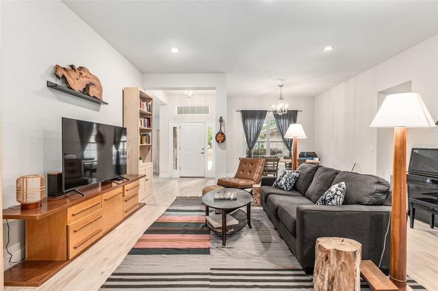8179 NE 8TH PLACE, High Springs, FL 32643