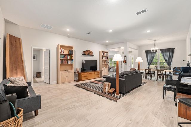 8179 NE 8TH PLACE, High Springs, FL 32643