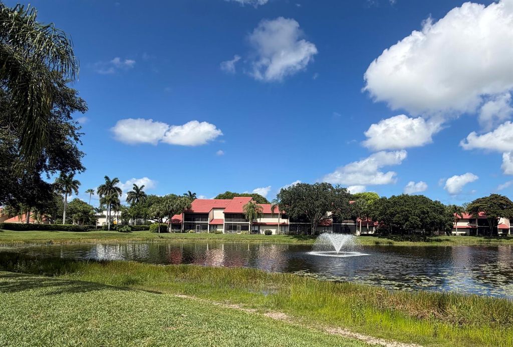 22 Lexington Lane W D, Palm Beach Gardens, FL 33418