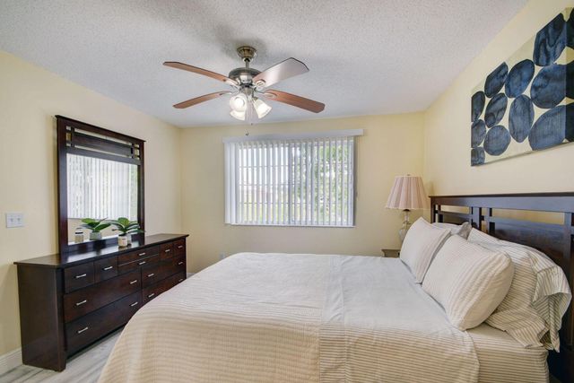 300 Crestwood Court N 307, Royal Palm Beach, FL 33411