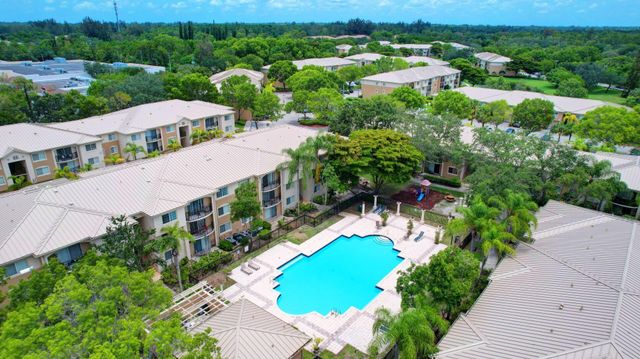 300 Crestwood Court N 307, Royal Palm Beach, FL 33411