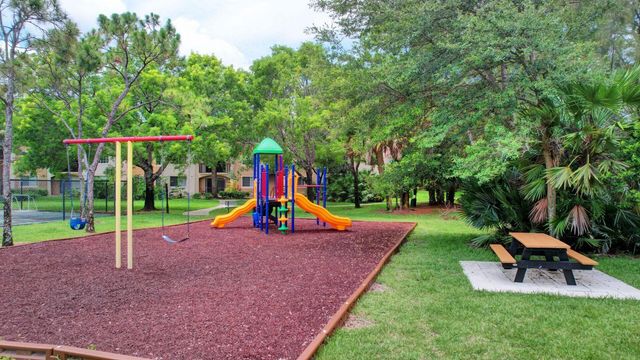 300 Crestwood Court N 307, Royal Palm Beach, FL 33411