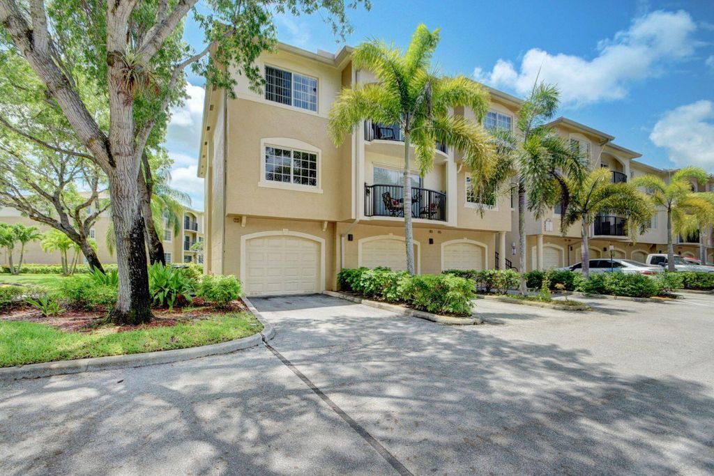 300 Crestwood Court N 307, Royal Palm Beach, FL 33411