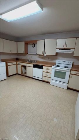 8001 Hillhaven Court, Browns Summit, NC 27214