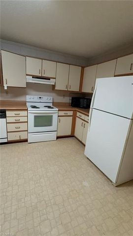 8001 Hillhaven Court, Browns Summit, NC 27214