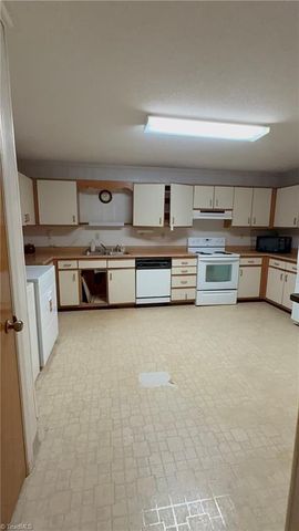8001 Hillhaven Court, Browns Summit, NC 27214