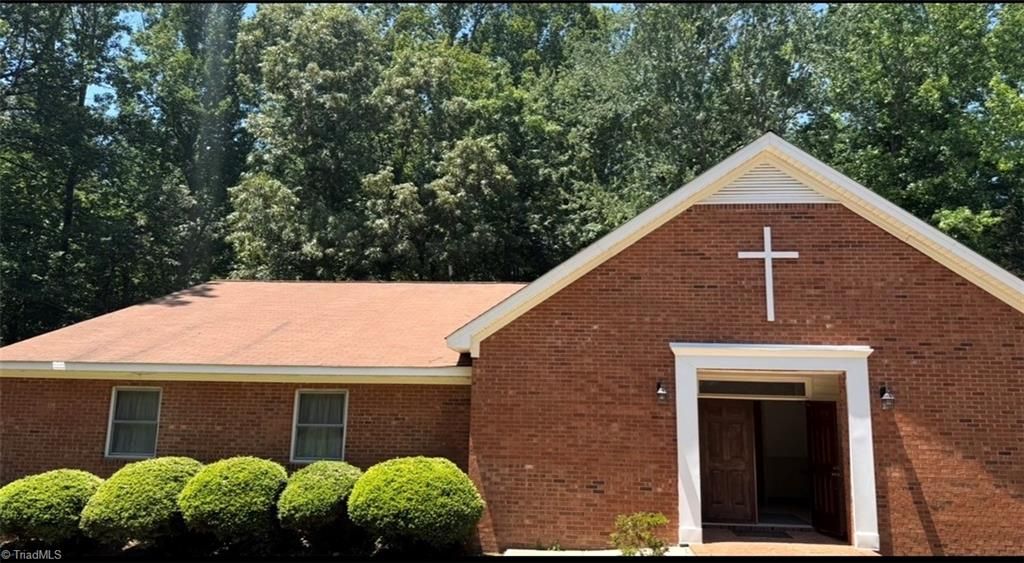 8001 Hillhaven Court, Browns Summit, NC 27214