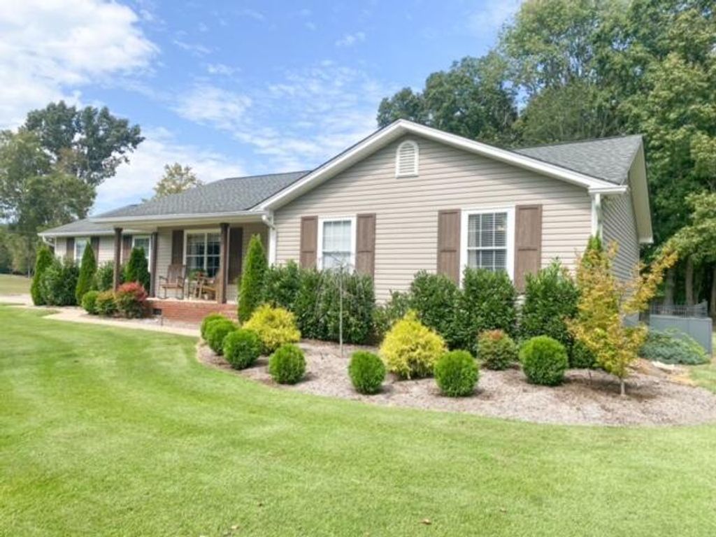 7611 Greenwood Road, Ooltewah, TN 37363