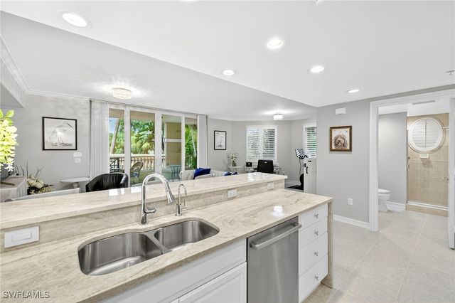 2748 Tiburon BLVD E 106C, Naples, FL 34109