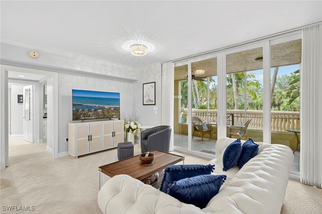 2748 Tiburon BLVD E 106C, Naples, FL 34109