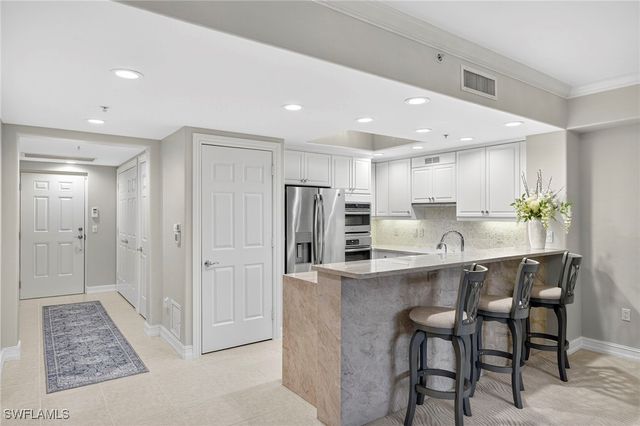 2748 Tiburon BLVD E 106C, Naples, FL 34109