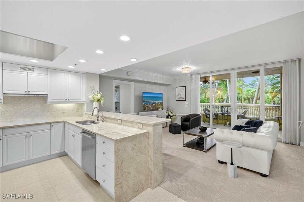 2748 Tiburon BLVD E 106C, Naples, FL 34109