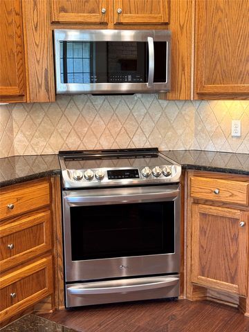 1128 Heatherwood, Hewitt, TX 76643