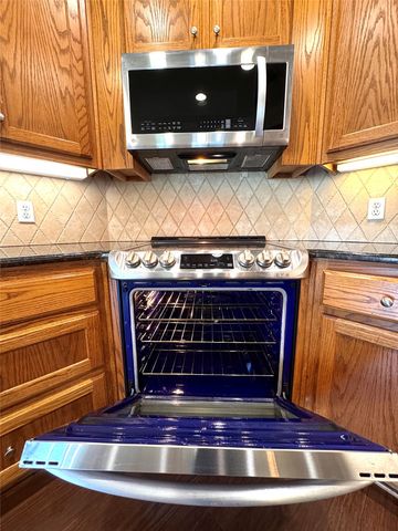 1128 Heatherwood, Hewitt, TX 76643