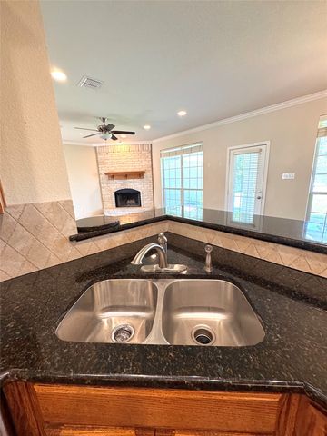 1128 Heatherwood, Hewitt, TX 76643