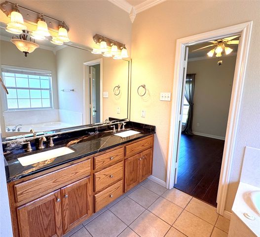 1128 Heatherwood, Hewitt, TX 76643