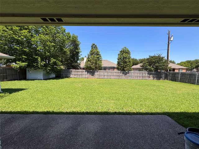 1128 Heatherwood, Hewitt, TX 76643