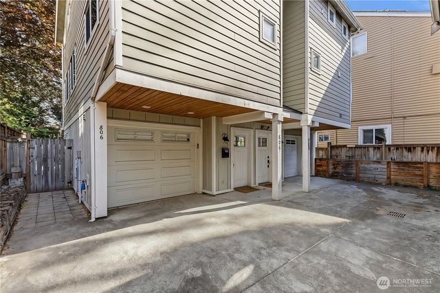 806 N 49th Street, Seattle, WA 98103
