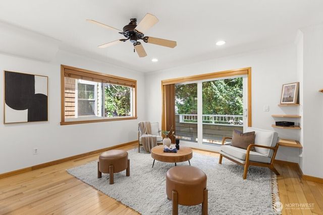 806 N 49th Street, Seattle, WA 98103