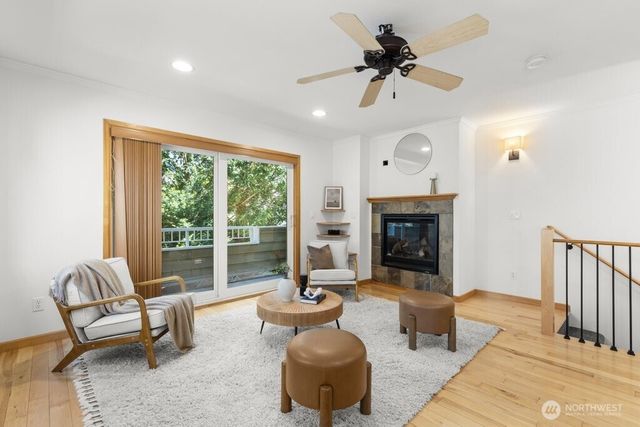 806 N 49th Street, Seattle, WA 98103