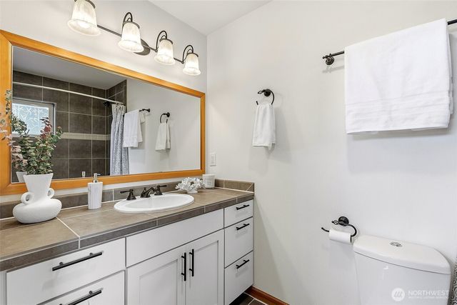 806 N 49th Street, Seattle, WA 98103
