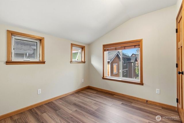 806 N 49th Street, Seattle, WA 98103