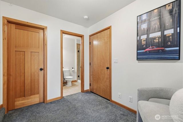 806 N 49th Street, Seattle, WA 98103