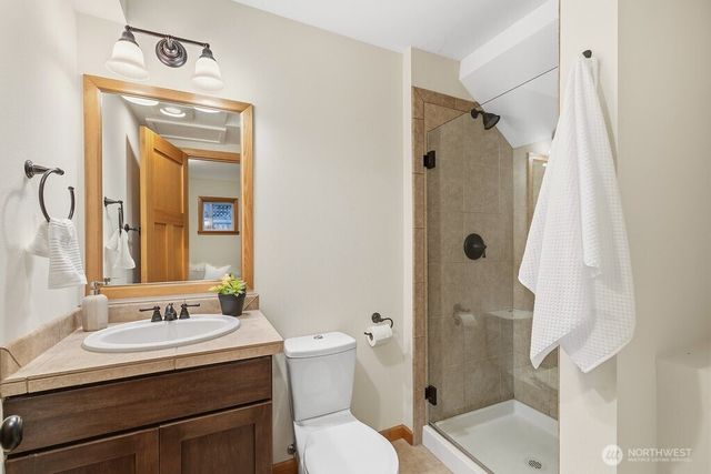 806 N 49th Street, Seattle, WA 98103