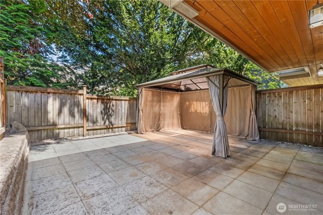 806 N 49th Street, Seattle, WA 98103