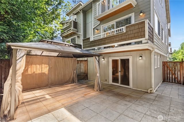 806 N 49th Street, Seattle, WA 98103