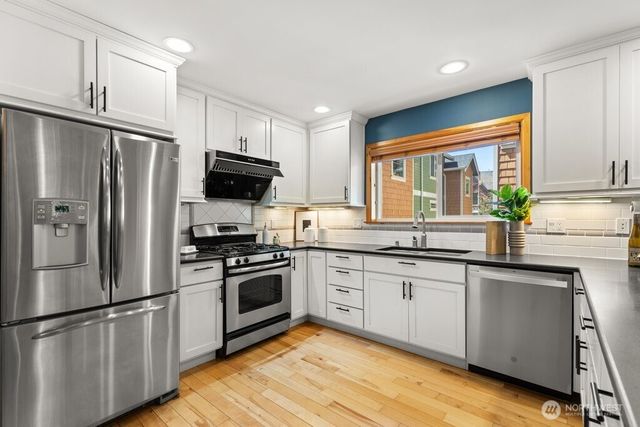 806 N 49th Street, Seattle, WA 98103