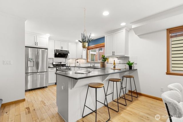 806 N 49th Street, Seattle, WA 98103