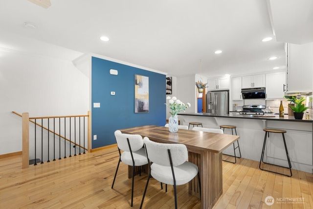 806 N 49th Street, Seattle, WA 98103