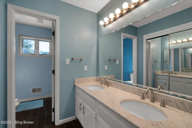 2017 Cardinal Harbour Rd, Prospect, KY 40059