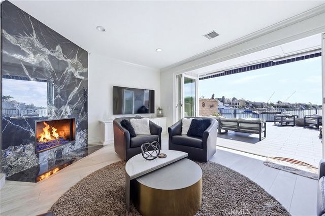 16114 Bonaire Circle, Huntington Beach, CA 92649