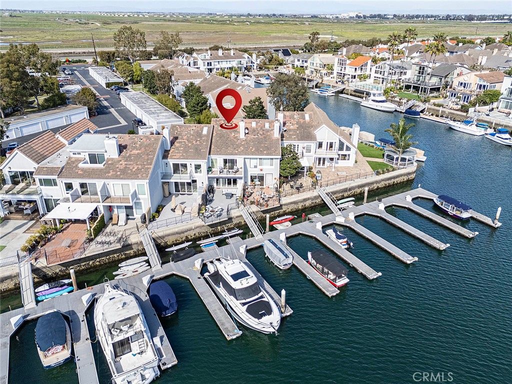 Image 2 of property listing at 16114 Bonaire Circle, Huntington Beach, CA 92649