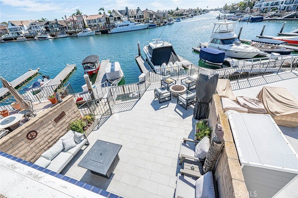 Image 3 of property listing at 16114 Bonaire Circle, Huntington Beach, CA 92649